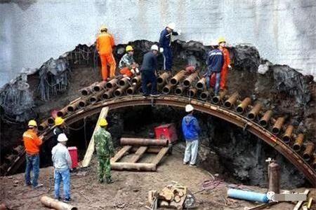 牡丹江隧道钢花管支护案例
